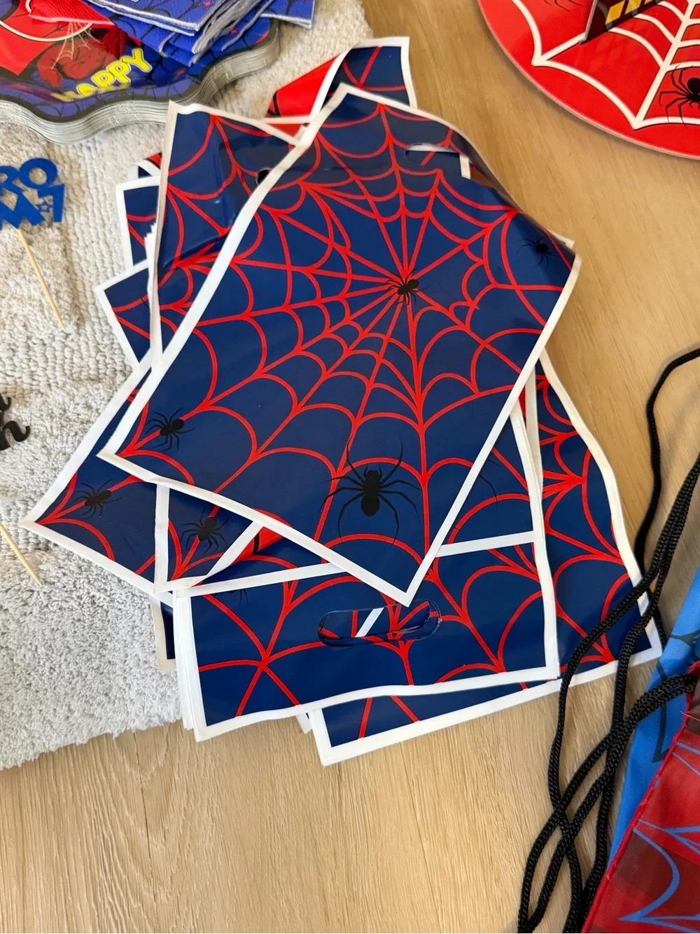 Spider-Man Red & Blue Party Supplies Kit - Official Marvel Style